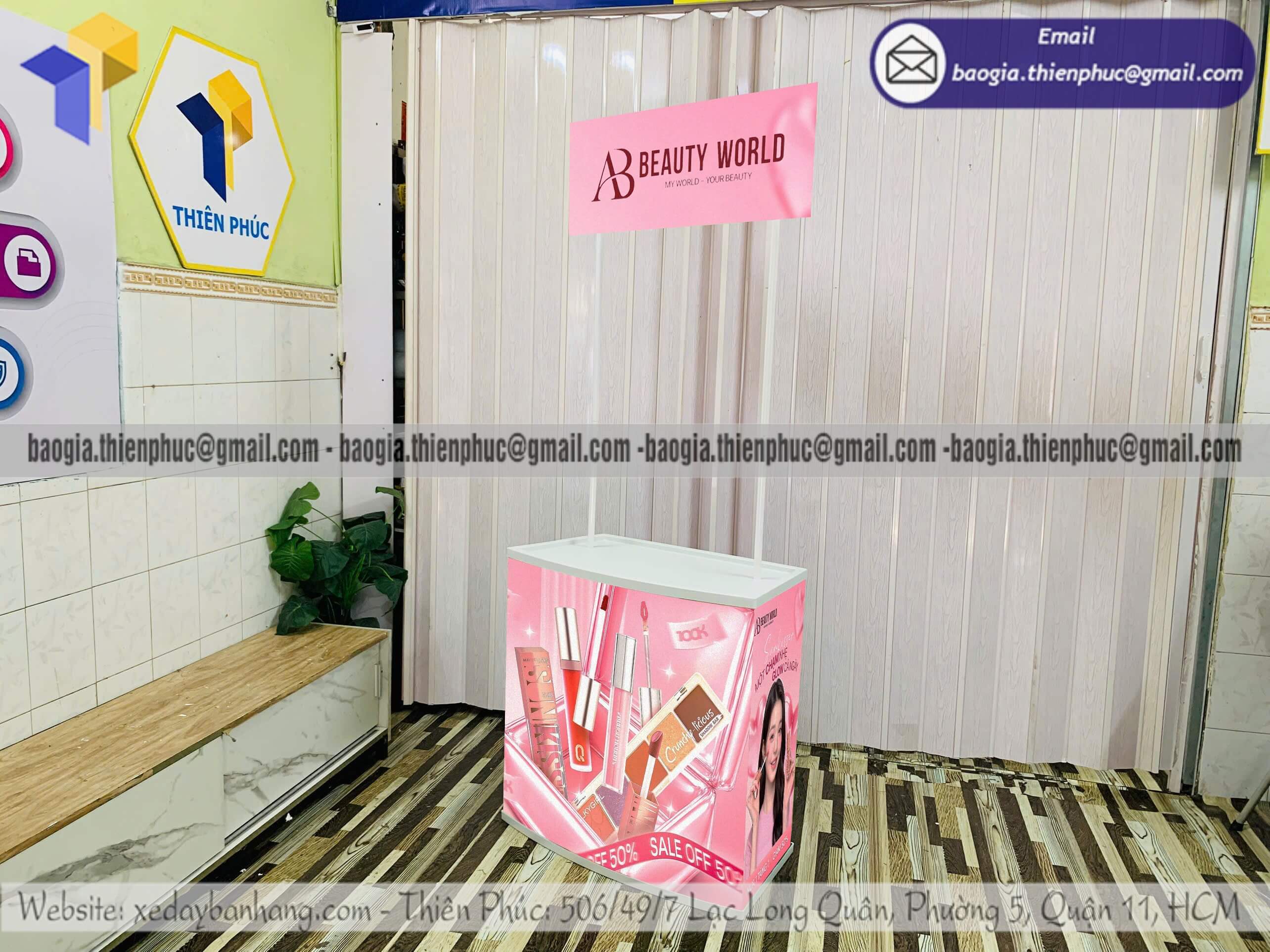 Booth nhựa quảng cáo hàng tại siêu thị cho PG mẫu riêng cho thương hiệu cần làm event