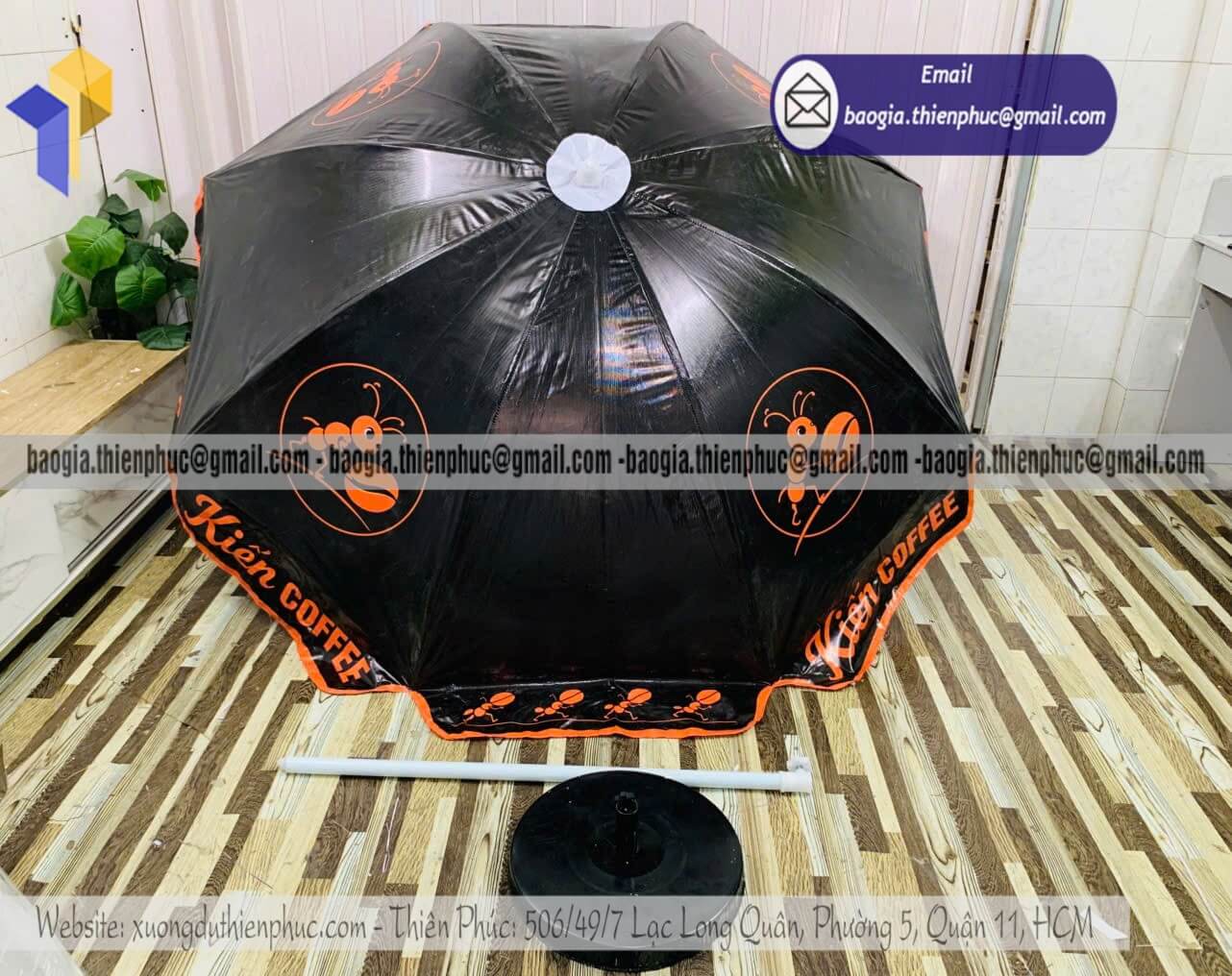 In ô dù tròn quảng cáo che chống nắng quán cafe cho chủ quán kinh doanh đồ uống ngoài trời