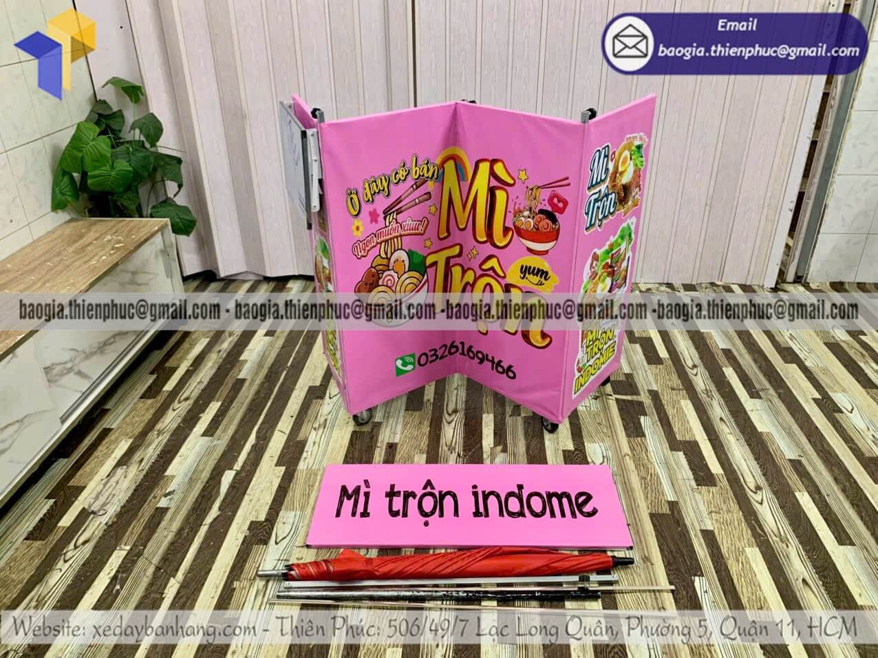 Xe xếp bạt bán mì trộn lề đường có dù che giá rẻ mì xào mì cay đồ ăn nhanh ngoài trời