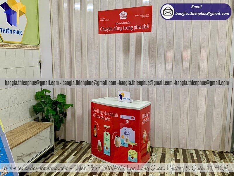Booth cho PG tiếp thị trưng bày sản phẩm bằng nhựa ưu đãi cho đơn hàng số lượng lớn