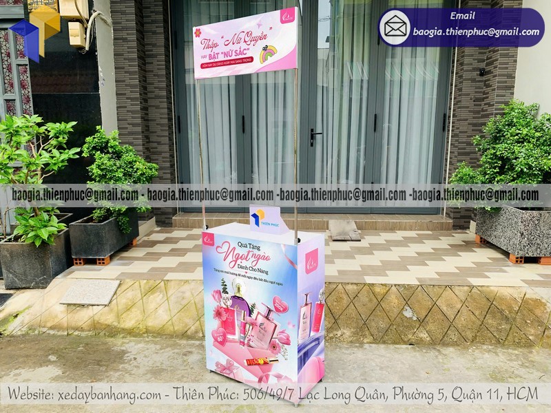 Booth PG đứng tiếp thị sản phẩm sự kiện bằng sắt phù hợp sự kiện brand marketing