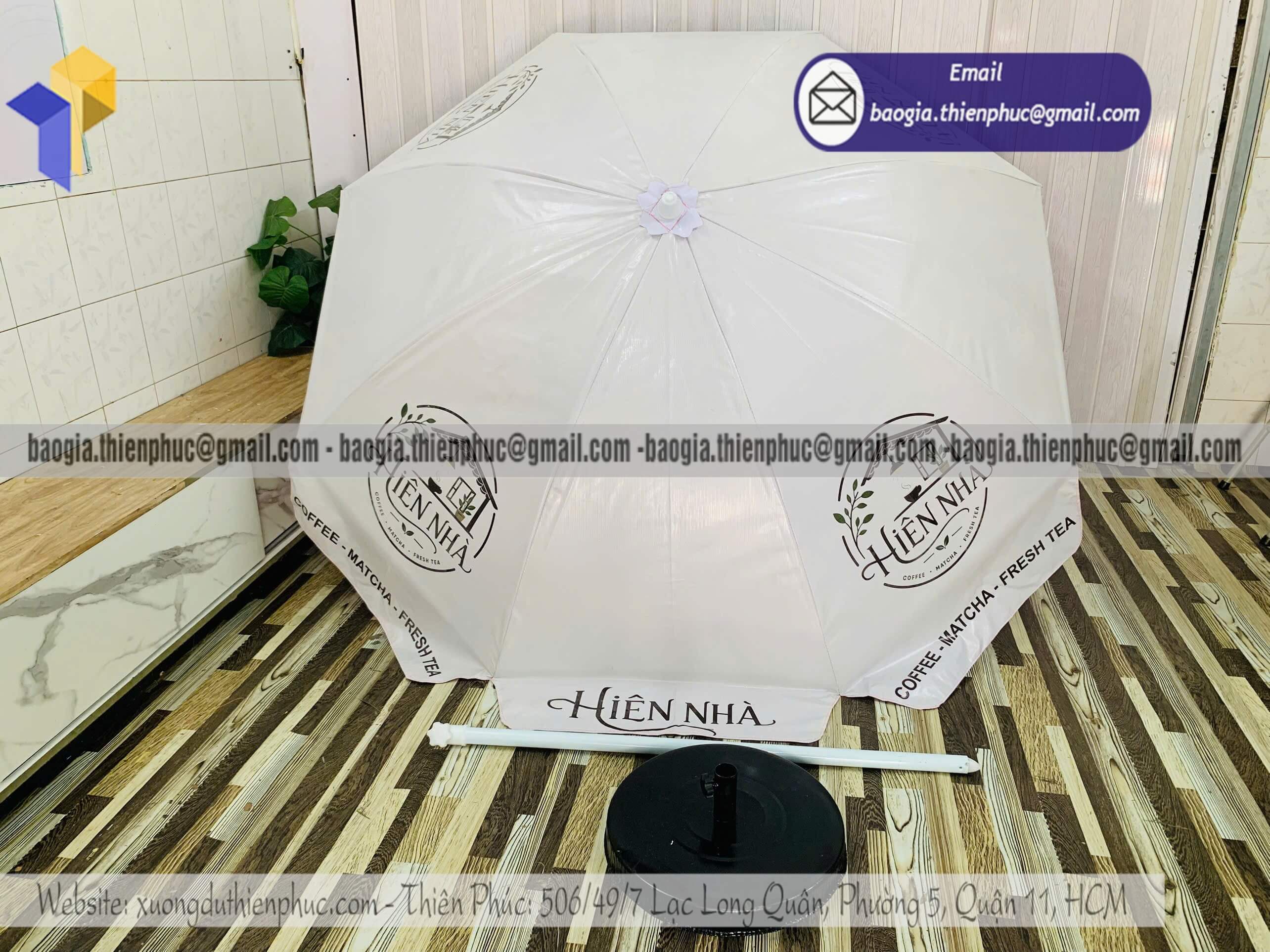 Cung cấp dù tròn quảng cáo in logo cho quán cafe đồng bộ hình ảnh thương hiệu chuyên nghiệp