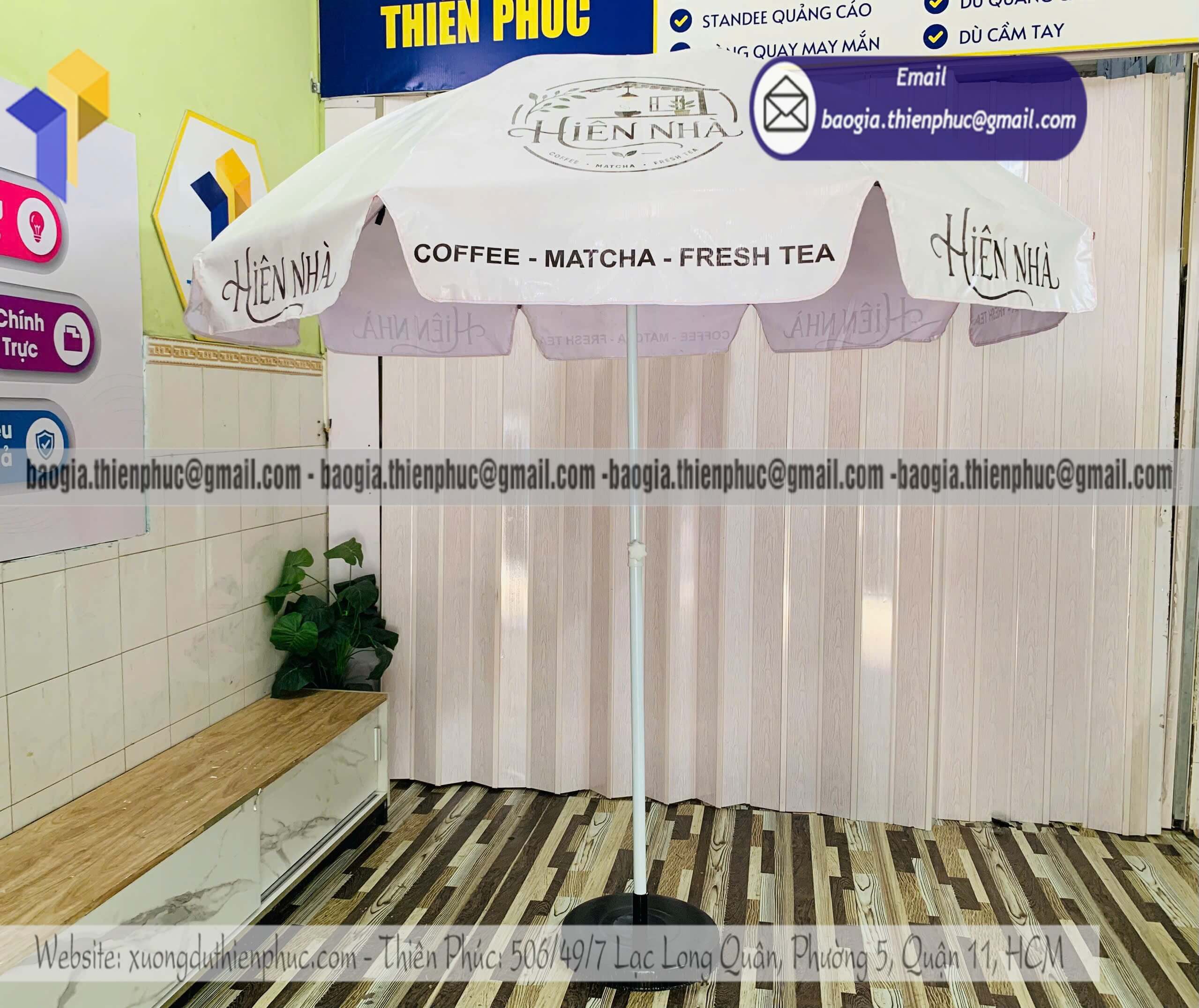 Cung cấp dù tròn quảng cáo in logo cho quán cafe