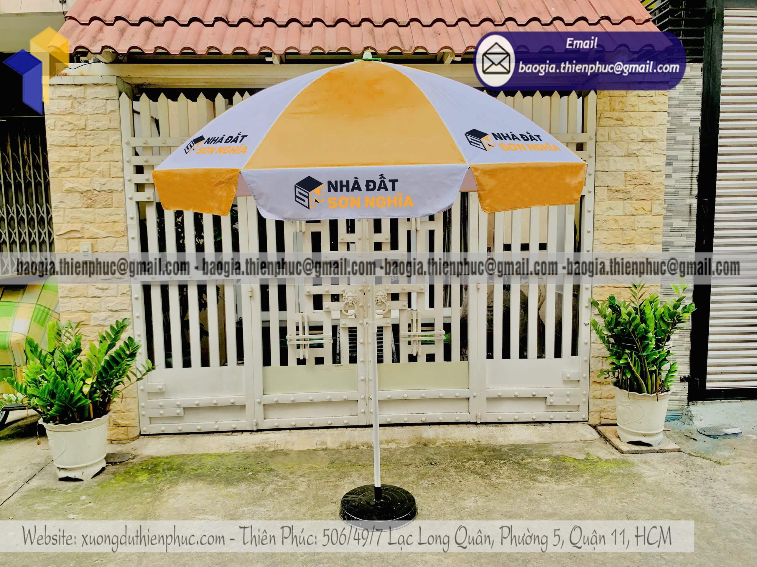 Đặt mua dù bạt che quảng cáo in logo theo yêu cầu cho đại lý phân phối sản xuấ tại TPHCM