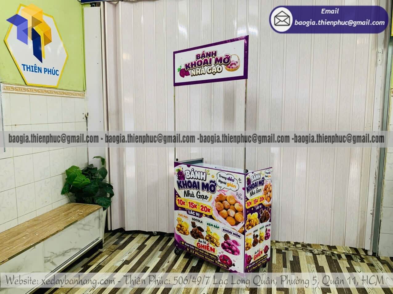 Đặt quầy xếp căng bạt bán bánh khoai mỡ ngoài trời gia công quầy theo mẫu riêng