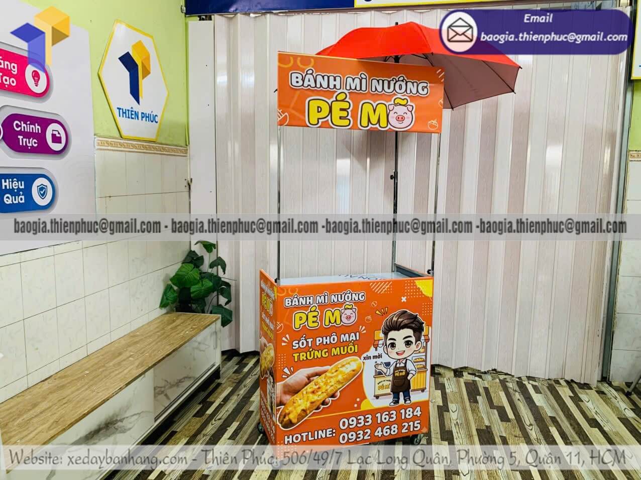Đặt xe xếp bán bánh mì di động bán rong ngoài trời theo ý tưởng riêng cực chất