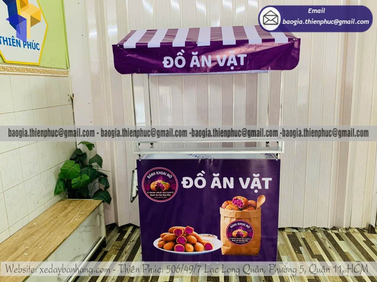 Đặt xe xếp để đồ ăn vặt bán hàng rong có mái che