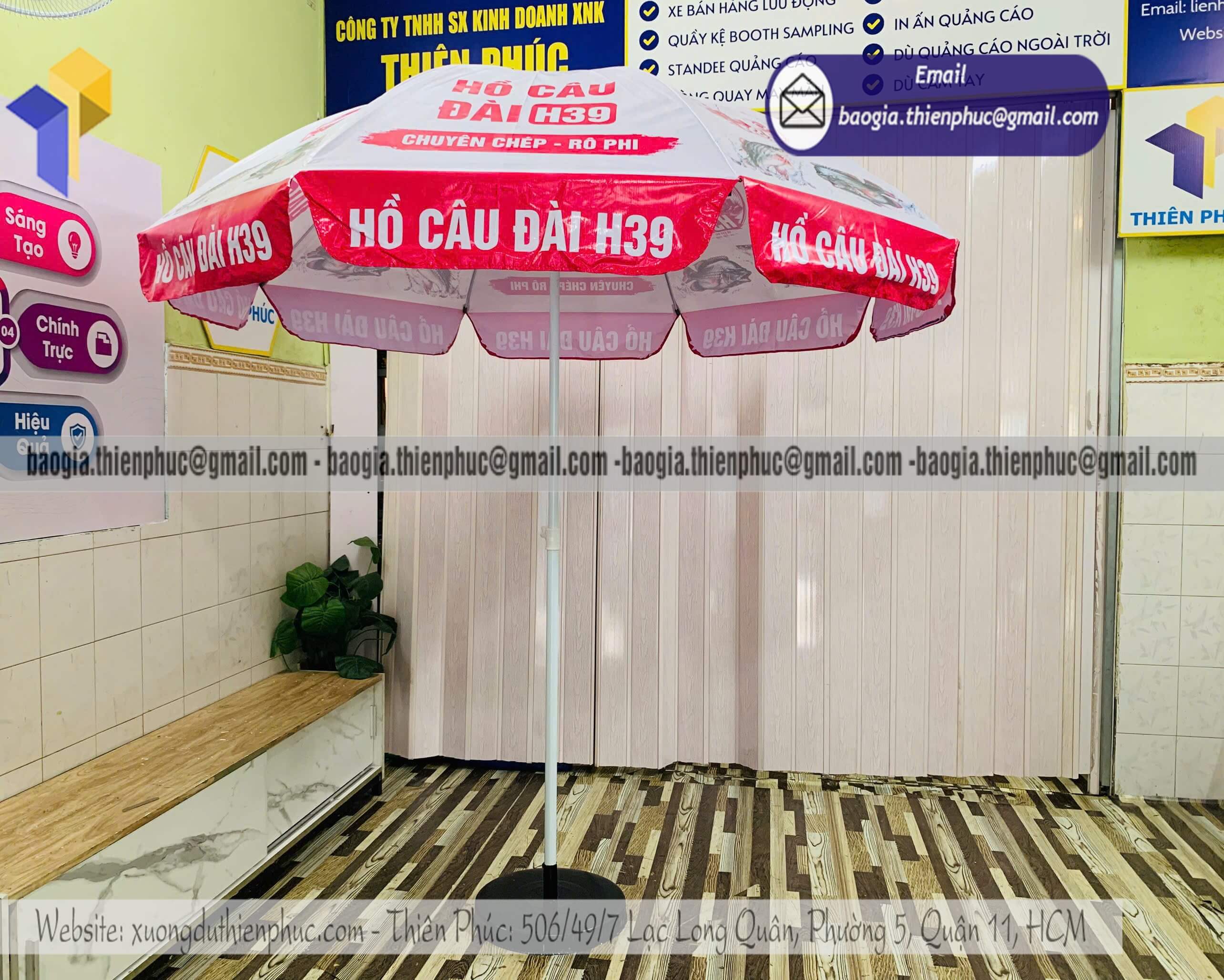 Dù tròn quảng cáo dùng che nắng ngoài trời in logo