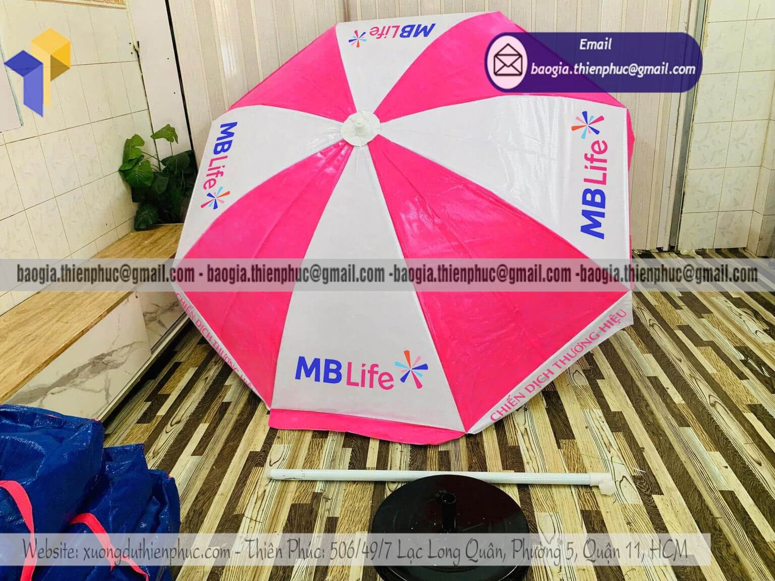 Dù tròn quảng cáo in logo chịu gió chất lượng cao sản xuấ tại Việt Nam giao toàn quốc