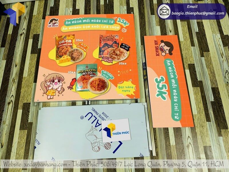 Mẫu booth sắt di động quảng cáo in logo đẹp tiêu chuẩn ngoài trời