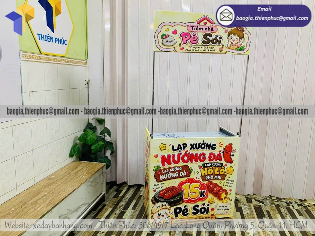 Mẫu xe xếp bán lạp xưởng nướng đá vỉa hè đẹp bán hàng đông khách