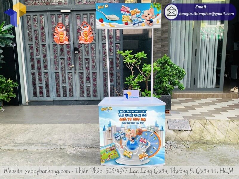Mua booth nhựa trưng bày in logo giá rẻ