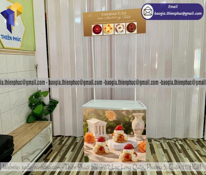 Quầy nhựa cho PG quảng cáo thương hiệu siêu thị
