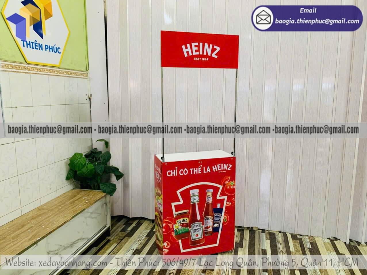 Quầy sắt sampling nhỏ quảng cáo thương hiệu mới cho doanh nghiệp chạy event sampling