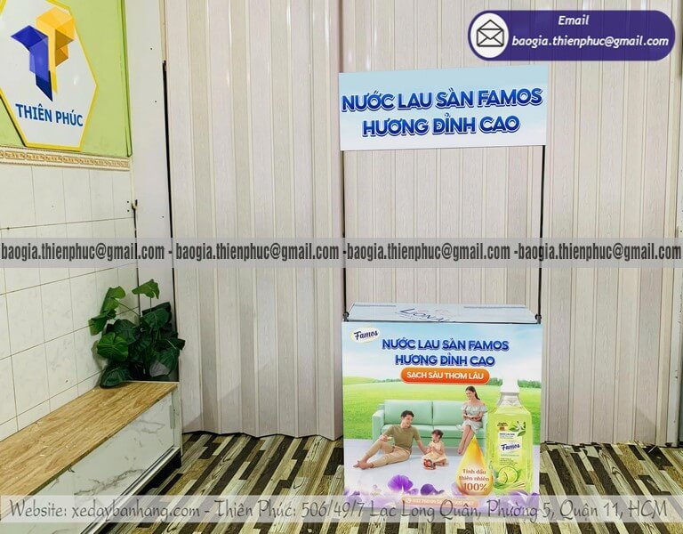 Quầy sắt trưng bày sản phẩm tiếp thị in logo