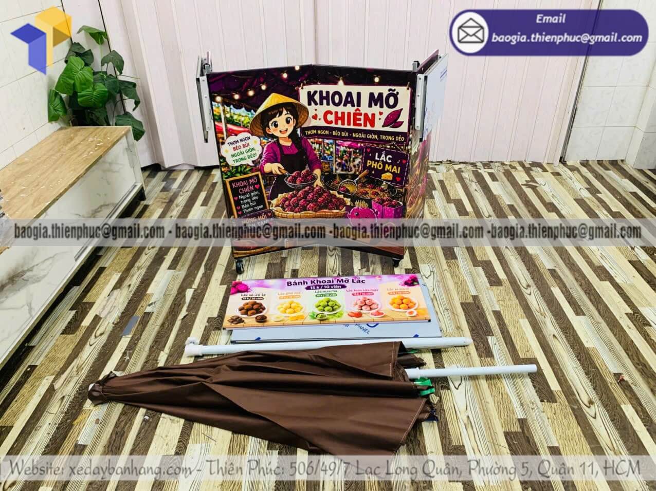 Quầy xếp gọn bán bánh khoai mỡ có thêm dù che thiên phúc nhận gia công in thương hiệu