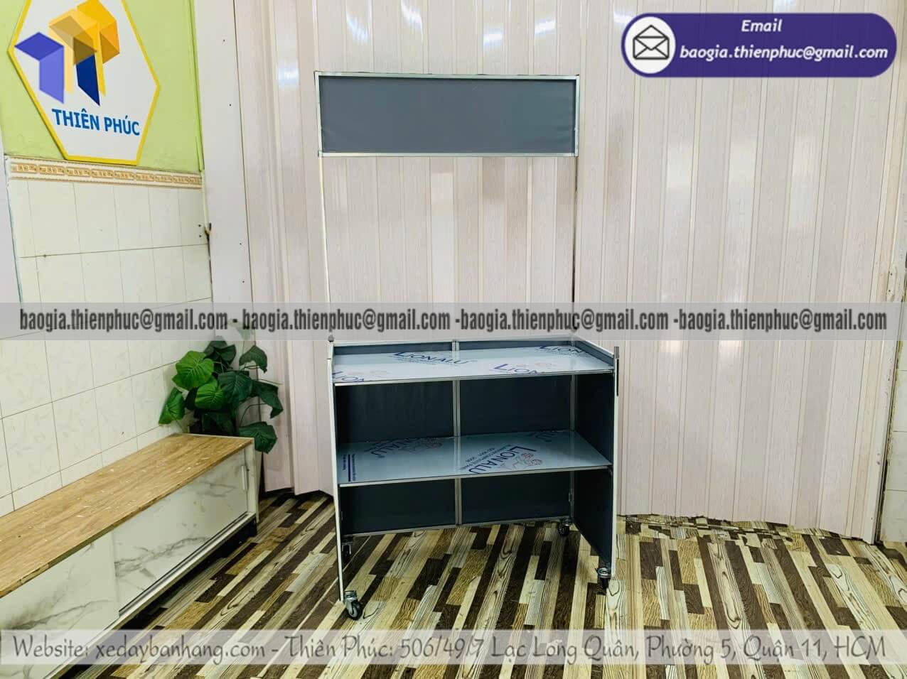 Quầy xếp trưng bày hàng ngoài trời có bánh xe nhanh gọn dễ di chuyển cho cửa hàng