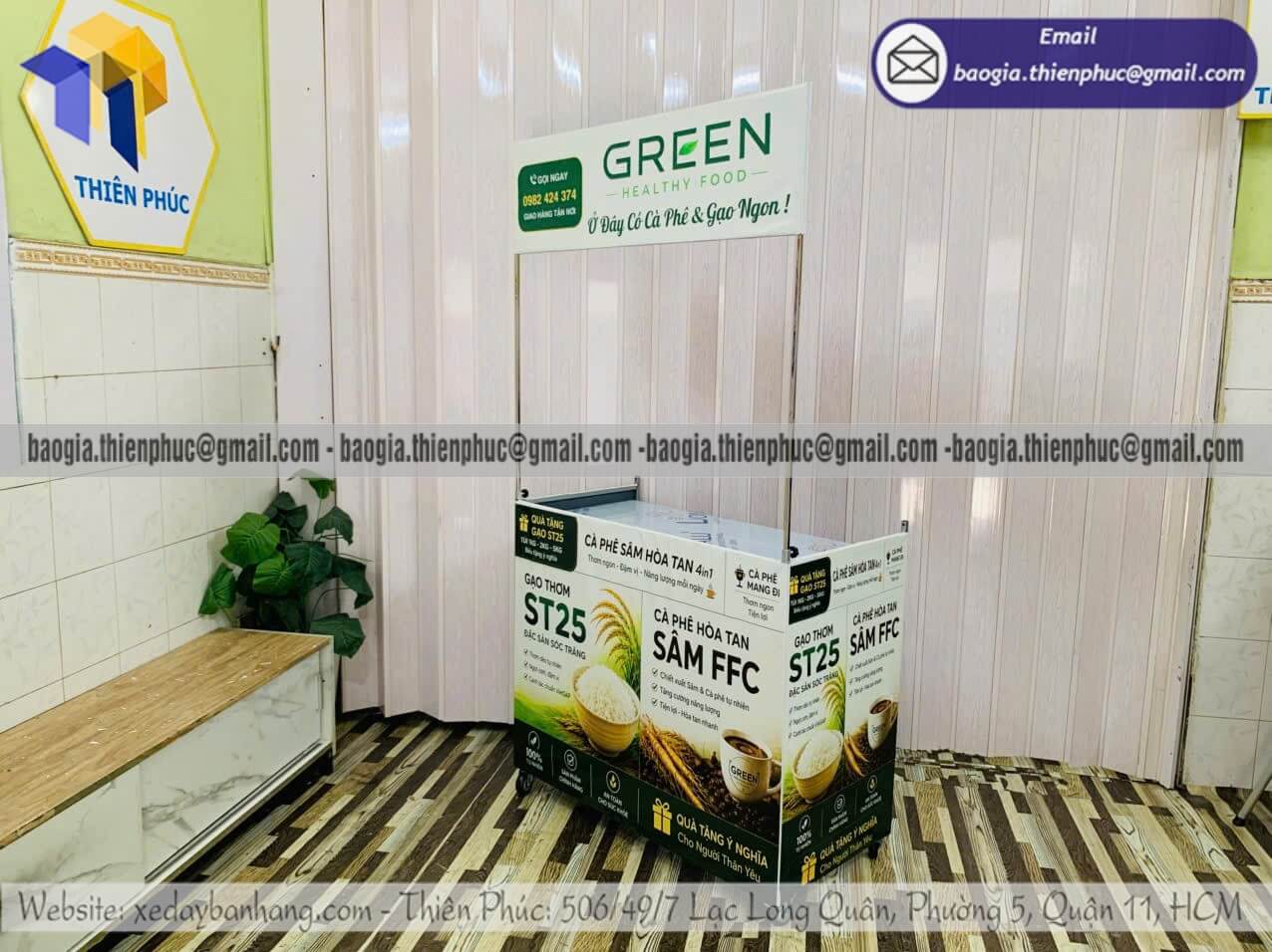Quầy xếp trưng bày hàng ngoài trời có bánh xe theo kích thước riêng cho shop