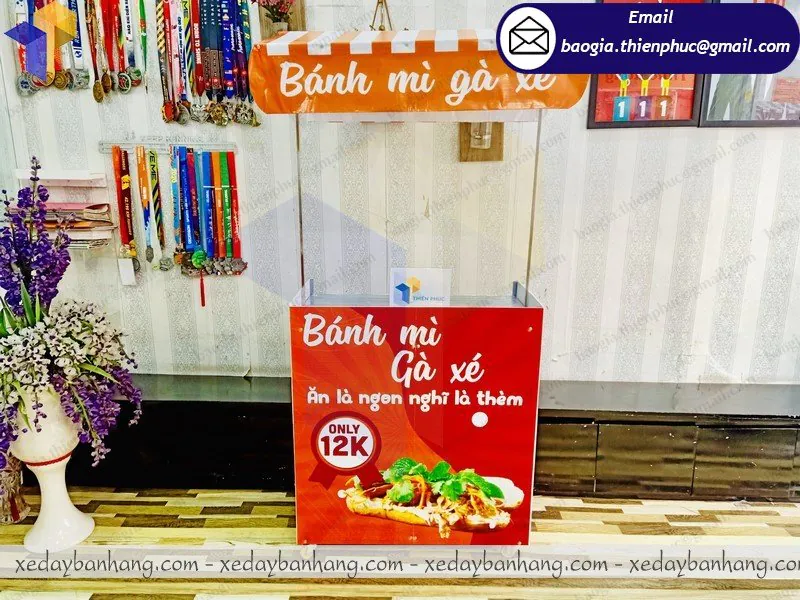 xe lắp ráp bán bánh mì gà xé