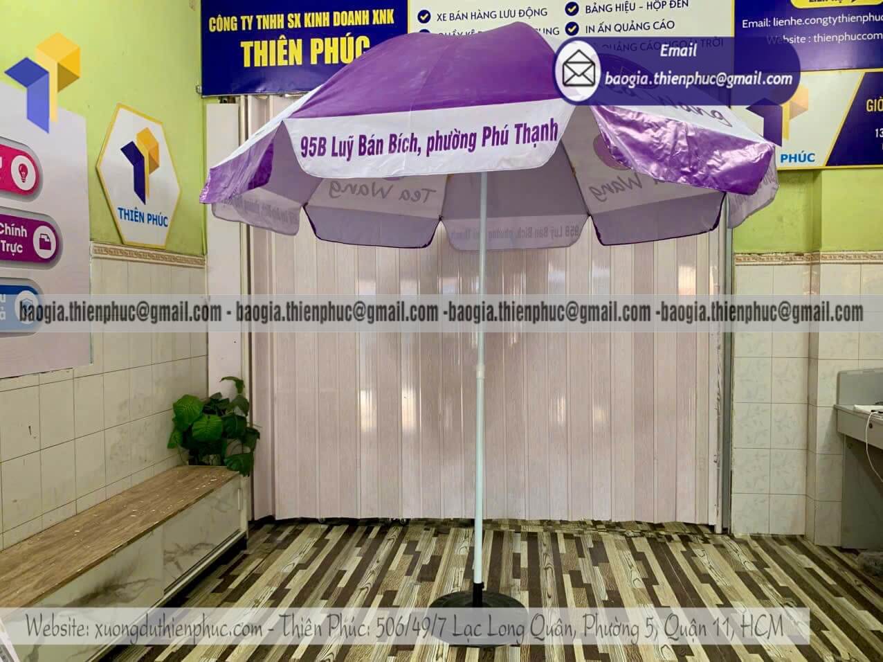 Xưởng in logo dù che mưa quảng cáo dựng ngoài trời điểm bán vừa che mưa vừa quảng bá